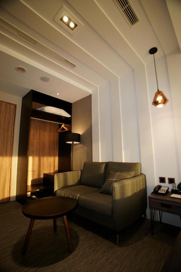 He-Jia Hotel Miaoli Buitenkant foto
