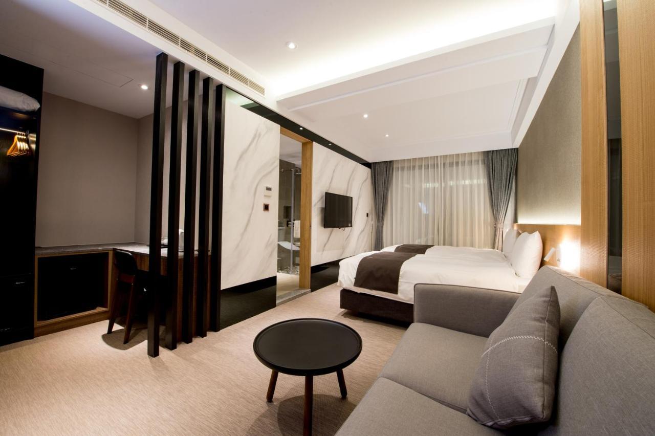 He-Jia Hotel Miaoli Buitenkant foto