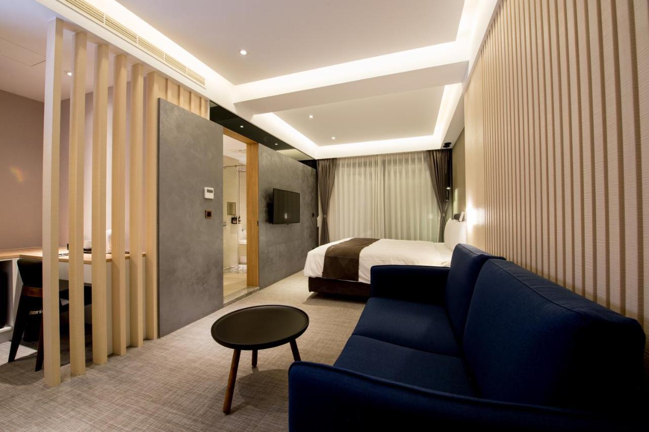 He-Jia Hotel Miaoli Buitenkant foto