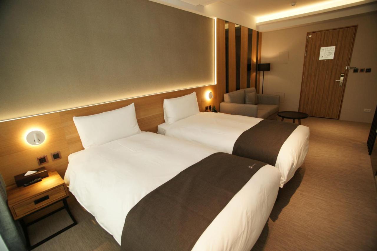 He-Jia Hotel Miaoli Buitenkant foto