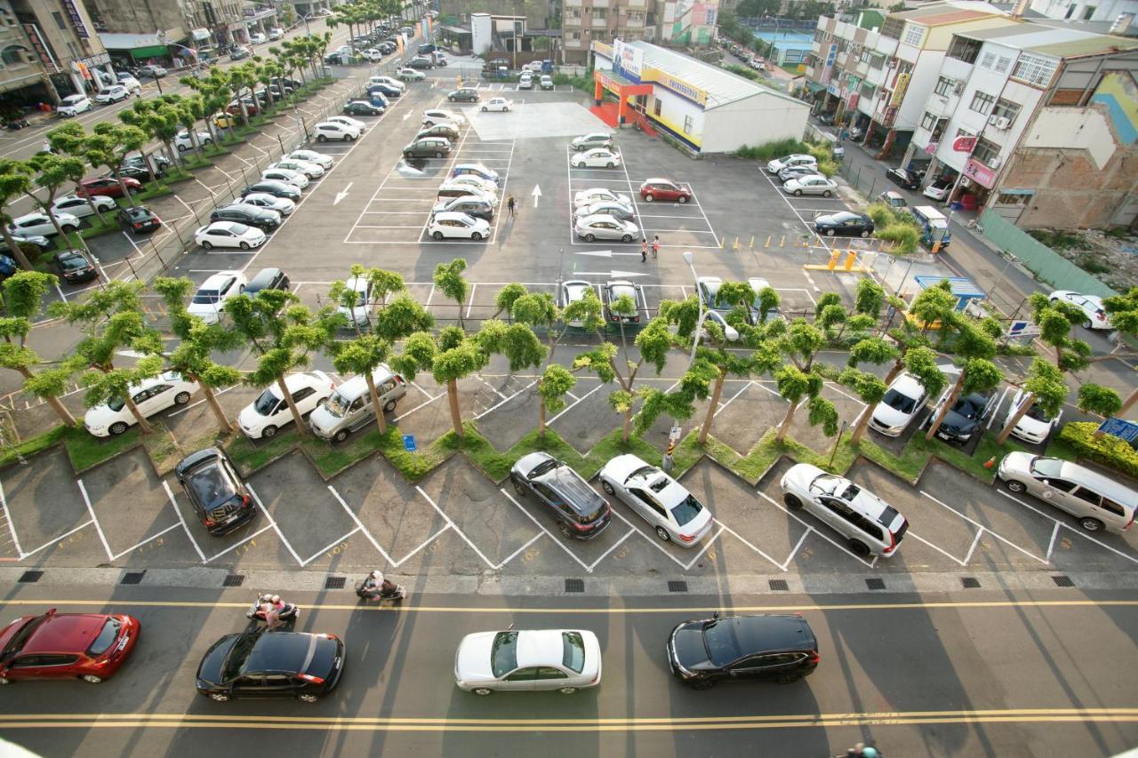 He-Jia Hotel Miaoli Buitenkant foto