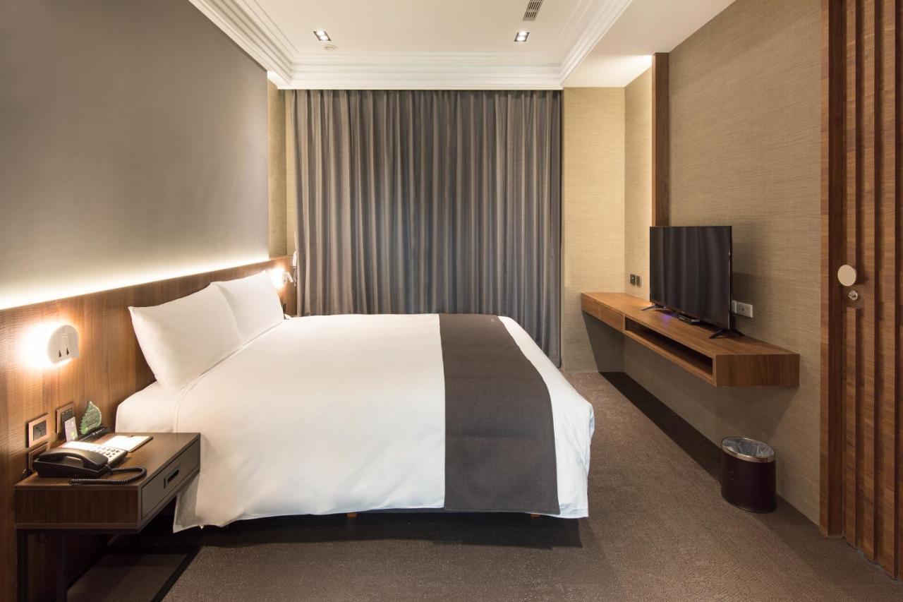 He-Jia Hotel Miaoli Buitenkant foto